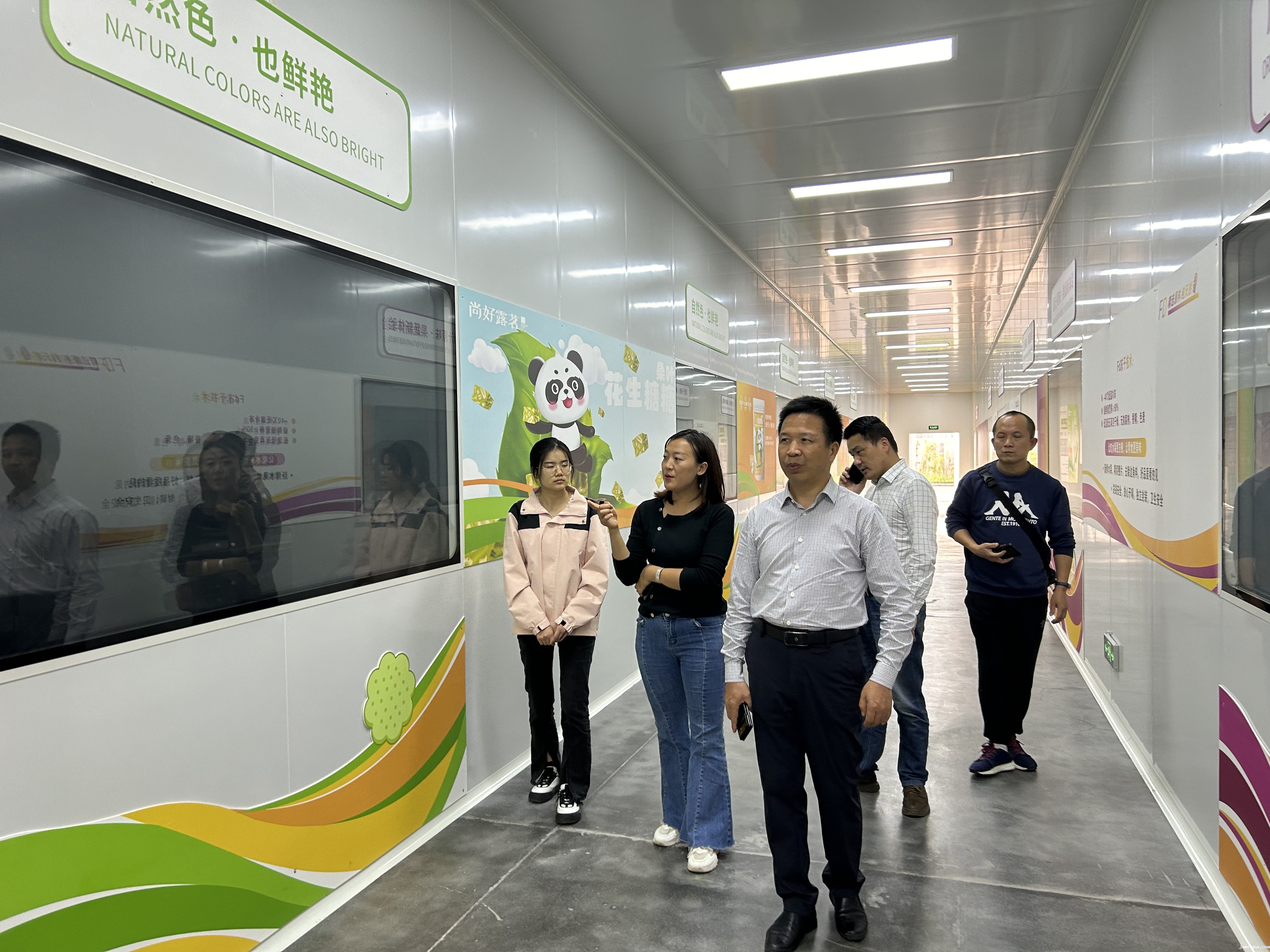 四川蚕研所指导工作3.jpg 四川蚕研所指导工作3.jpg